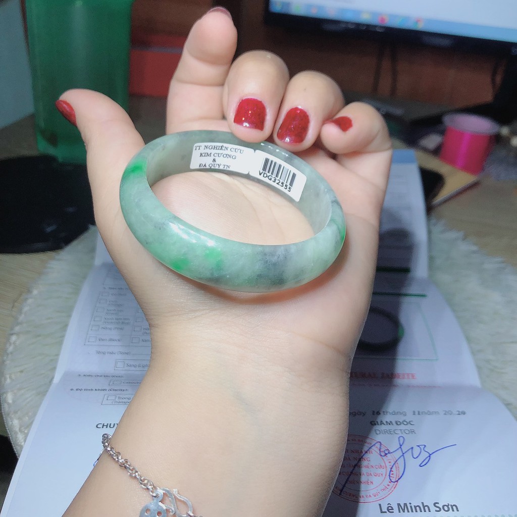 Vòng tay jadeite bản liền